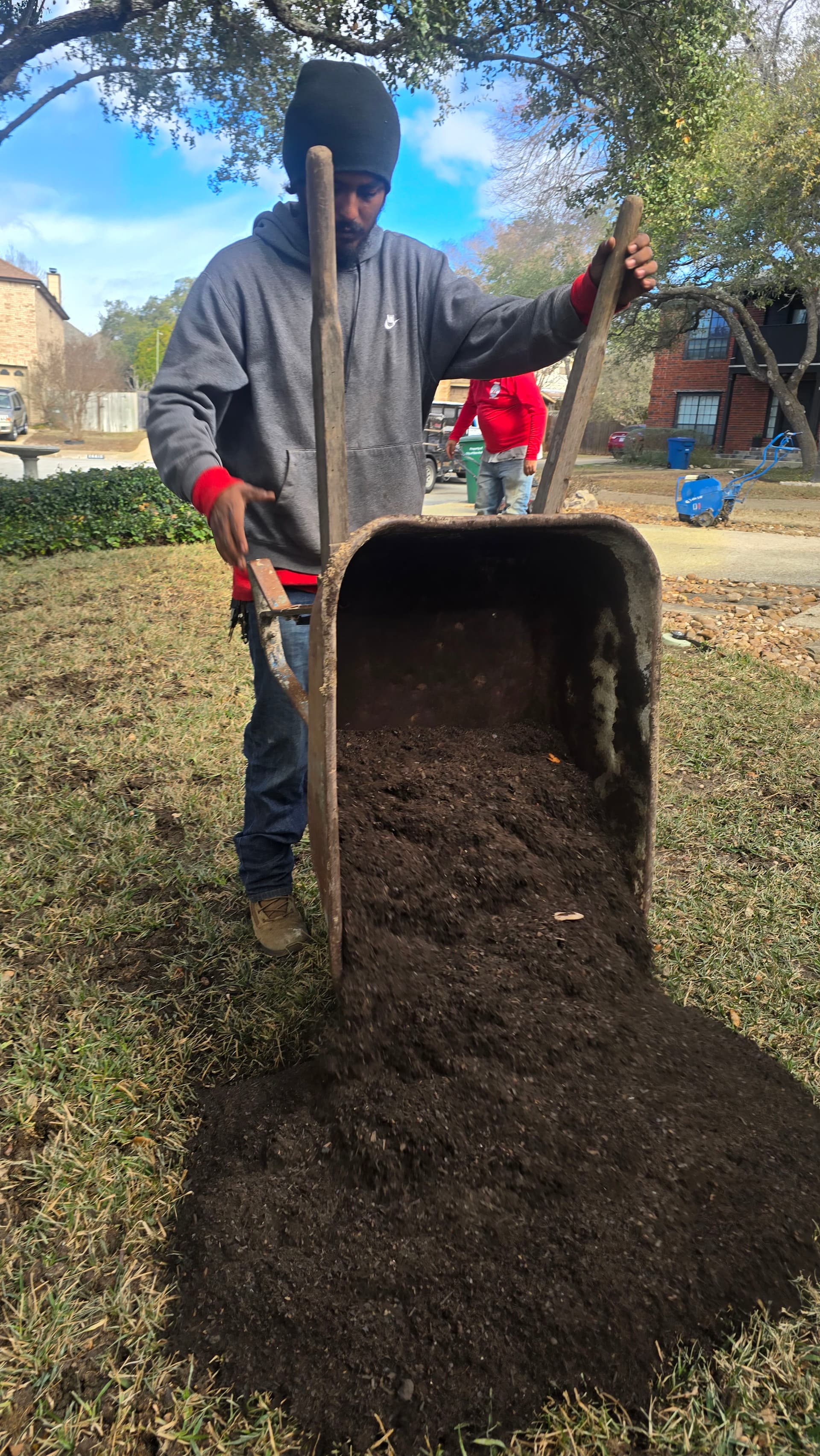 Gallery photos for Elevating Lawns with Organic Care: Image #2